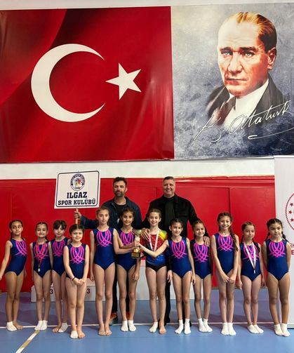 Minik cimnastikçiler Alaşehir’de 23 Nisan için yarıştı