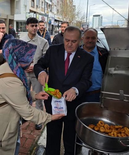 MHP Manisa İl Başkanlığı’ndan Alparslan Türkeş için lokma hayrı