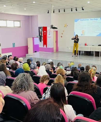 Manisa'da önemli seminer...  Aile tutumları konuşuldu