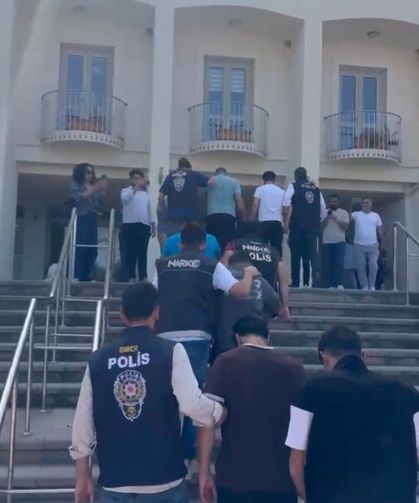 Çocuk istismarı görüntüleri satın aldığı iddiasıyla 2 şüpheli tutuklandı