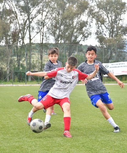 KUŞADASI’NDA YILDIZSPOR 45 FK’DAN KUPA ŞOV