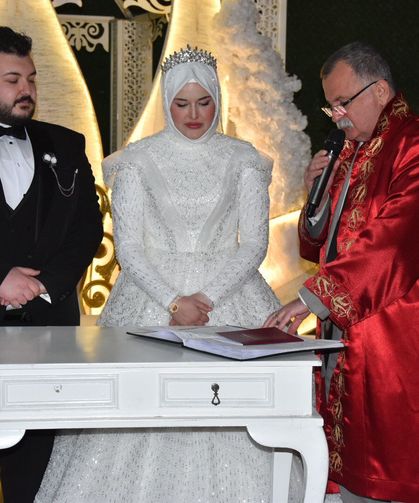 Manisa protokolü bu düğünde buluştu... Şafak ve Bodur ailelerinin mutlu günü
