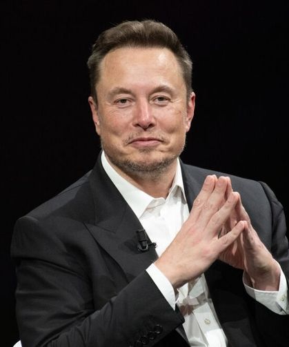 Elon Musk dünyanın ilk trilyoneri oldu