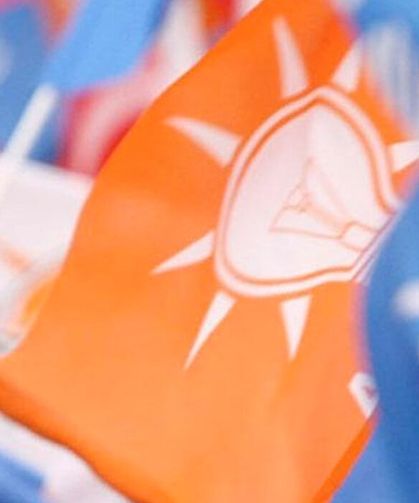 Ak Parti'de 4 il başkanı istifa etti