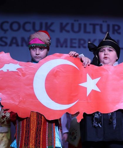 Minikler gösterileriyle ailelerini gururlandırdı
