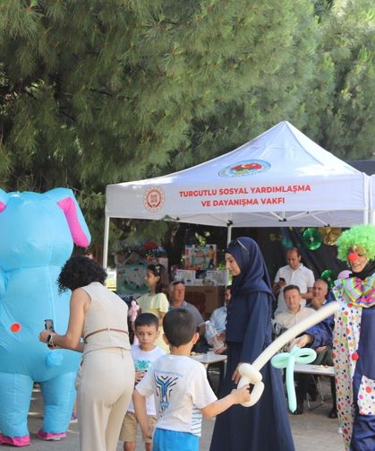 Turgutlu’da "Farklılıklarımla Öğreniyorum" projesi kapsamında öğrenci şenliği düzenlendi