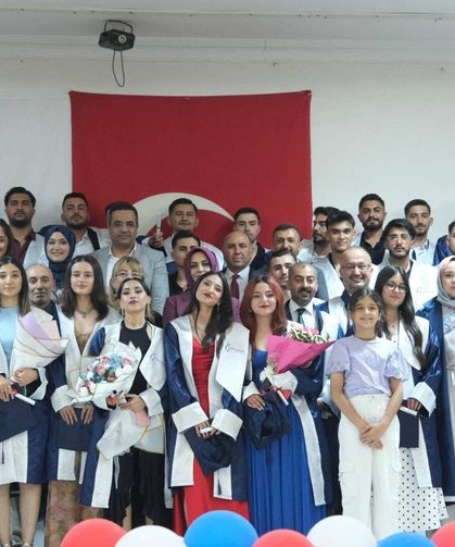 Sarıgöl MYO'da mezuniyet sevinci