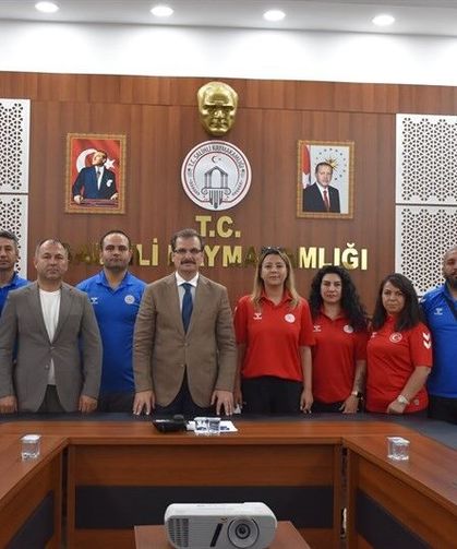Kaymakam Güldoğan antrenörleri makamında ağırladı