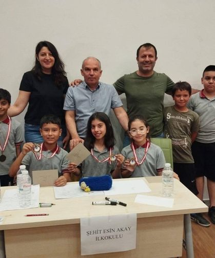 Soruları bir bir geçtiler.. Şehit Esin Akay İlkokulu zirveye adını yazdırdı