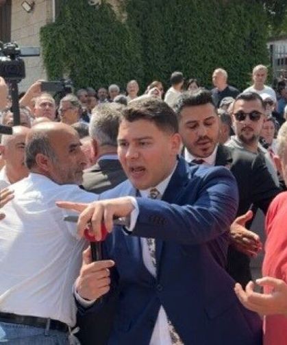 TBMM önünde Kılıçdaroğlu ve Özel destekçileri arasında gerginlik