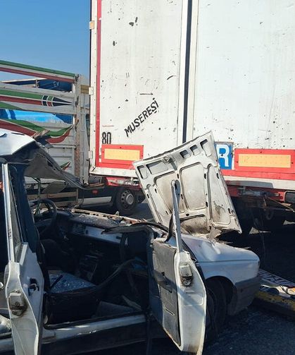 Otomobil tıra çarptı: 3’ü çocuk 5 yaralı