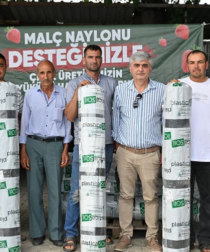 Büyükşehir'den çilek üreticilerine destek