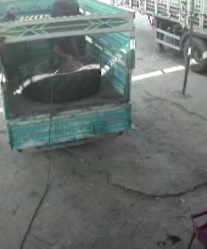 Şişirilen lastik bomba gibi patladı
