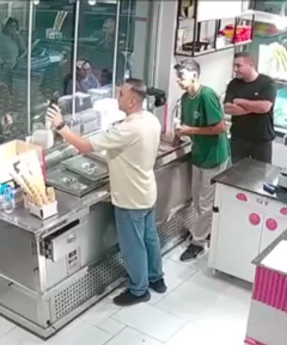 Önce el salladı, sonra tabancayla dondurmacıyı öldürdü