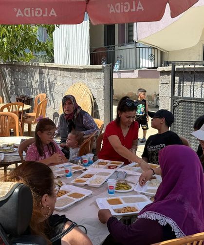 Irmak öğretmen memleketi Kula'da dualarla anıldı