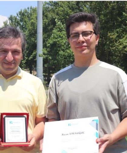 Oğluna destek için 51'inde üniversiteye başladı