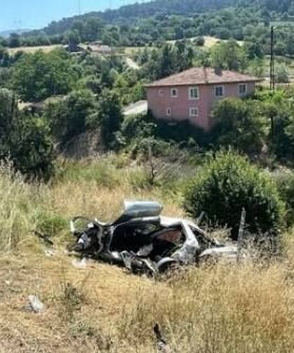 TEM Otoyolu’nda otomobil şarampole devrildi: 1 ölü, 3 yaralı