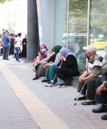 Memur ve emeklinin maaş zammında hesaplar değişti!