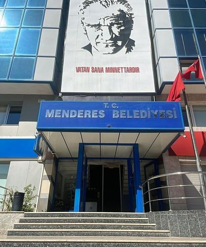 Menderes Belediyesine operasyon