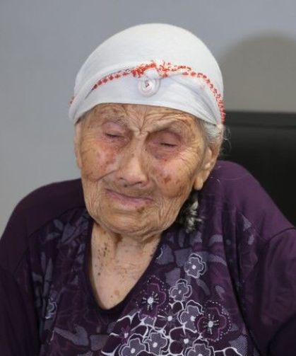 95 yaşındaki kadını kızı ve torunu dolandırdı