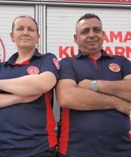 İtfaiyeci çift birlikte can kurtarıyor: Biri telsiz başında, diğeri olay yerinde görevini aşkla yapıyor
