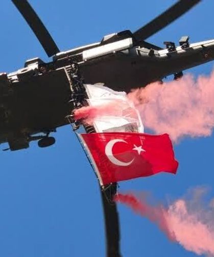 Malazgirt’te jandarma helikopterlerinin gösterisi nefes kesti
