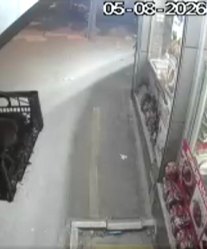 Bina Çökerken Can Pazarı Yaşandı! Panik Anları Görüntülendi