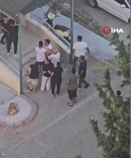 Taziye evinde tabancasını çıkardı husumetlilerini kovaladı
