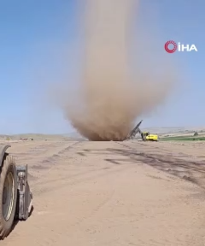 Şantiyeyi hortum vurdu