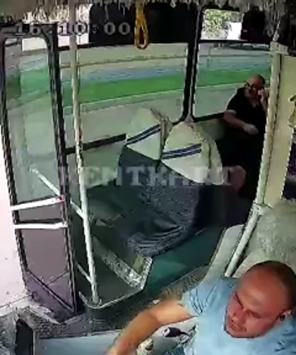 Adana’da ambulans ve otobüs sürücüleri arasında "yol verme" kavgası