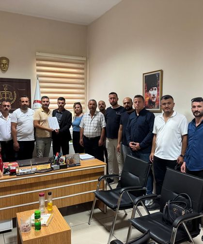 MHP Şehzadeler İlçe Başkanı Emre Taşkıran mazbatasını aldı