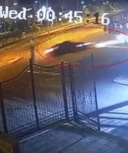 Kaldırımdan seken otomobil 1 metrelik duvarı aştı: O anlar kamerada