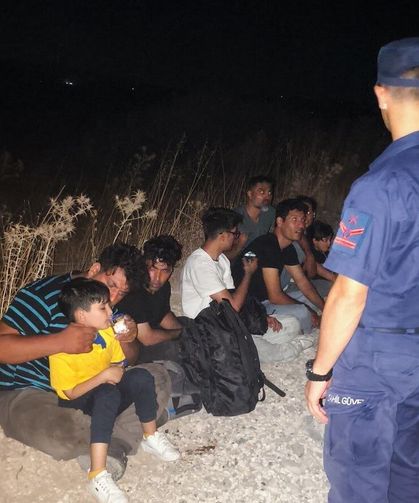 İzmir'de göçmenlerin imdadına ekipler yetişti