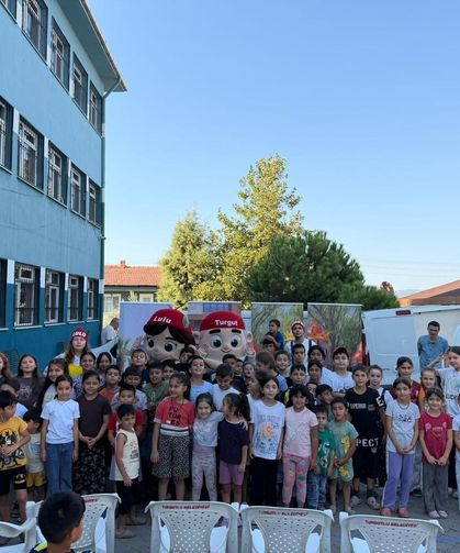 Turgut ve Lulu’ Sokak Tiyatrosu ile çocuklarla buluştu
