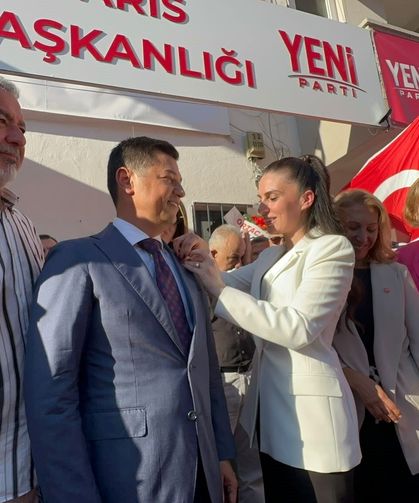Belediye Başkanı Ünlü, CHP'den istifa ederek Yeni Parti'ye katıldı