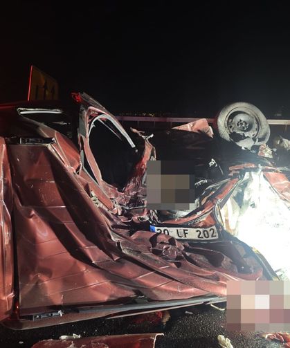 Aydın-Denizli Otoyolu’nda feci kaza! 3 kişi hayatını kaybetti