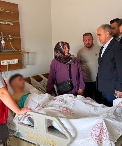 Vali Özkan'dan yaralı öğrencilere ziyaret