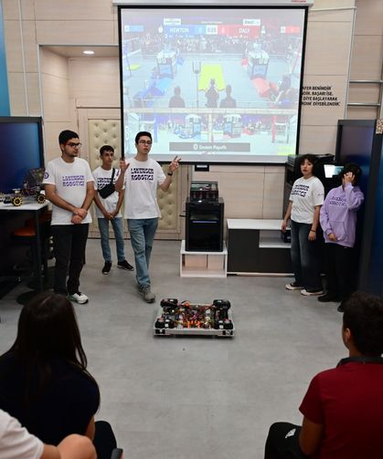 Akademi Manisa’da gençlere robotik ve mühendislik deneyimi
