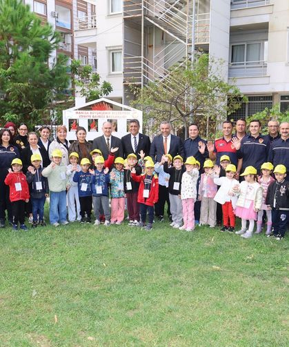 Minikler itfaiyecilik mesleğini yerinde öğrendi
