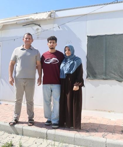Konteynerde ders çalışarak tıp fakültesini kazandı