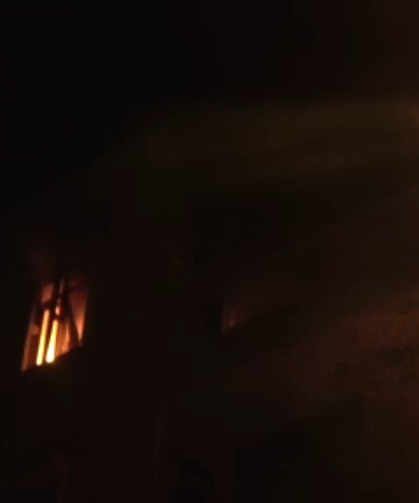 Korku dolu gözlerle alevleri izlediler