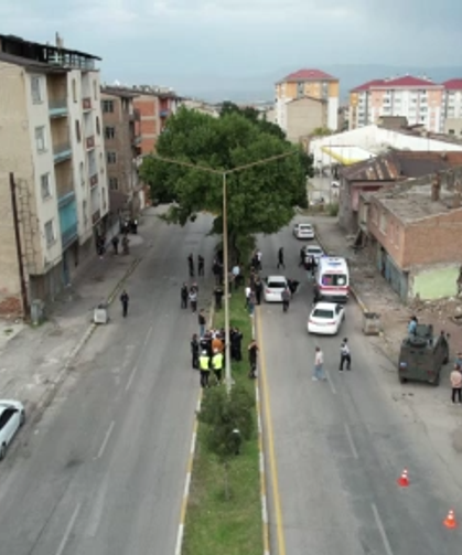 Oyun salonunda sandalyeler havada uçuştu