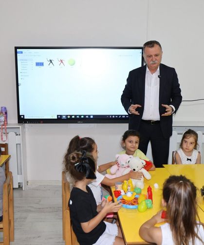 Başkan Balaban’dan miniklere ziyaret... Yeni eğitim yılının heyecanını paylaştı