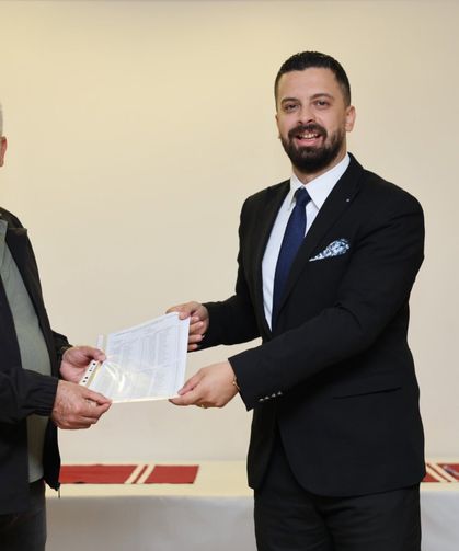 Yeni Parti Şehzadeler İlçe Başkanı Mert Özkösemen Mazbatasını Aldı