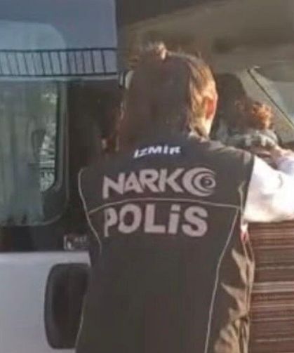 Zehir taciri suçüstü yakalandı: 22 yılla aranan firari çıktı
