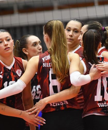 Kadın voleybolculardan muhteşem geri dönüş