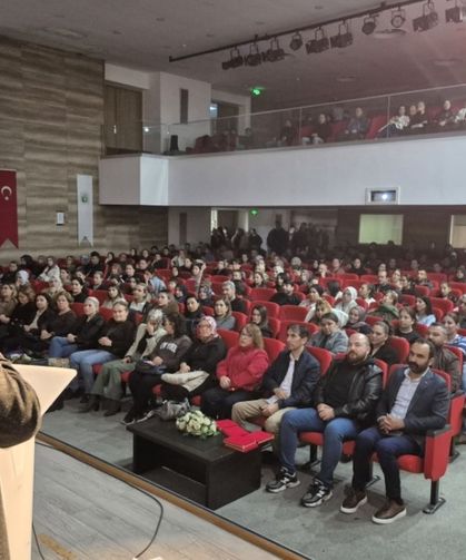 Alaşehir’de velilere dijital bağımlılık uyarısı