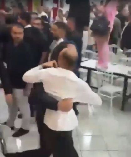Parti kongresinde kavga