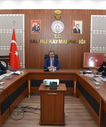Salihli’de metruk yapılara yönelik çalışmalar masaya yatırıldı