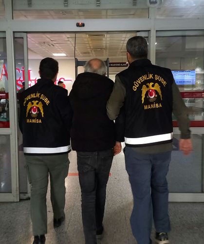 MANİSA’da Mobilya Mağazasının Önündeki Türk Bayrağını Yere Atan Şüpheli Yakalandı